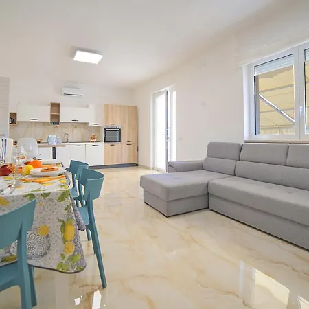 Na' Lu' With Sea View